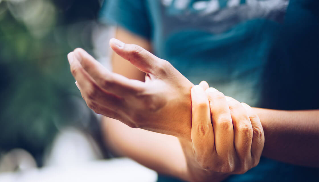 How much does a chiropractor cost and what do they do?